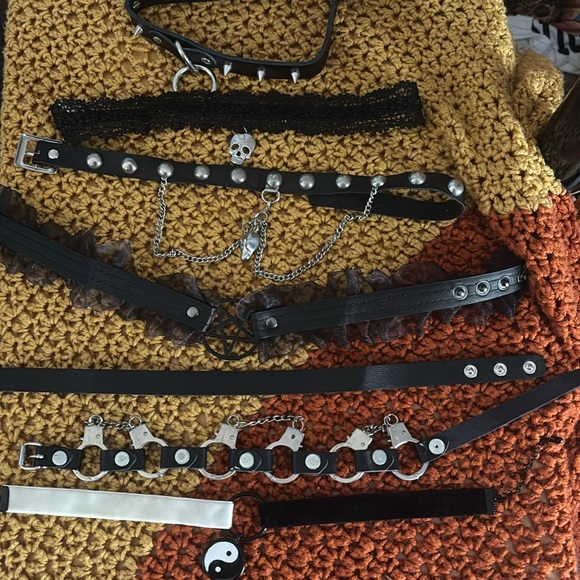 7 chokers - Picture 1 of 3